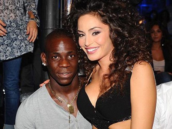 Balotelli sabiq sevgilisi ilə barışır - FOTOSESSİYA