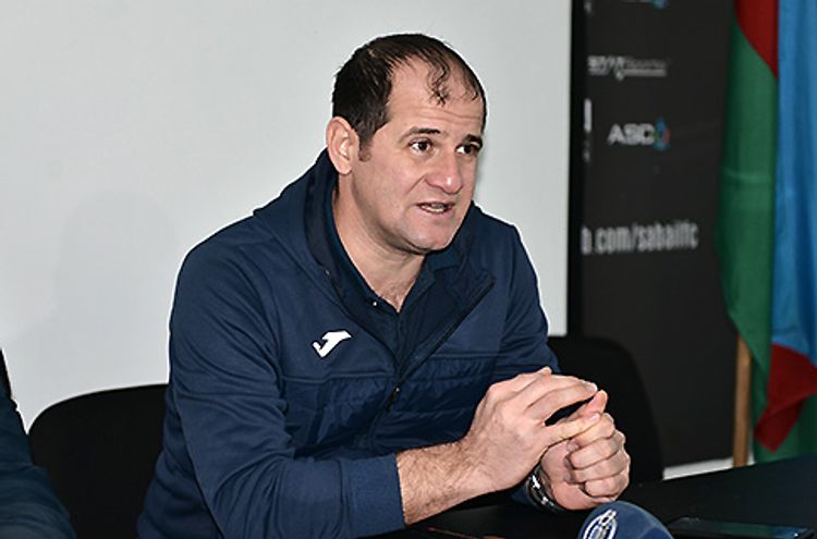 “5 dəqiqə imkan vermədi ki, oyunçu meydana daxil olsun” – Elmar Baxşıyev