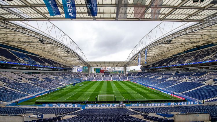 Çempionlar Liqasının finalını İstanbuldan Portoya verdi - UEFA