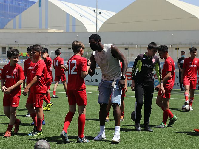 Afrika Günü qeyd olundu – Premyer Liqa futbolçuları yeniyetmələrlə futbol oynadı