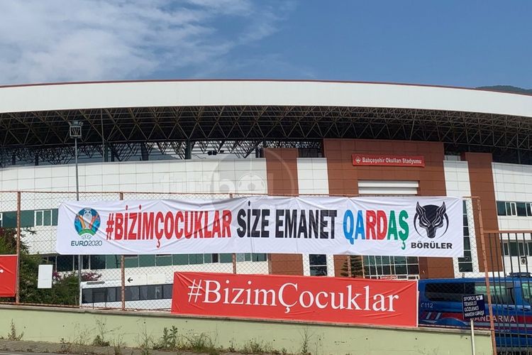 “Bizim çocuklar size emanet, qardaş” – Alanyada banner asıldı