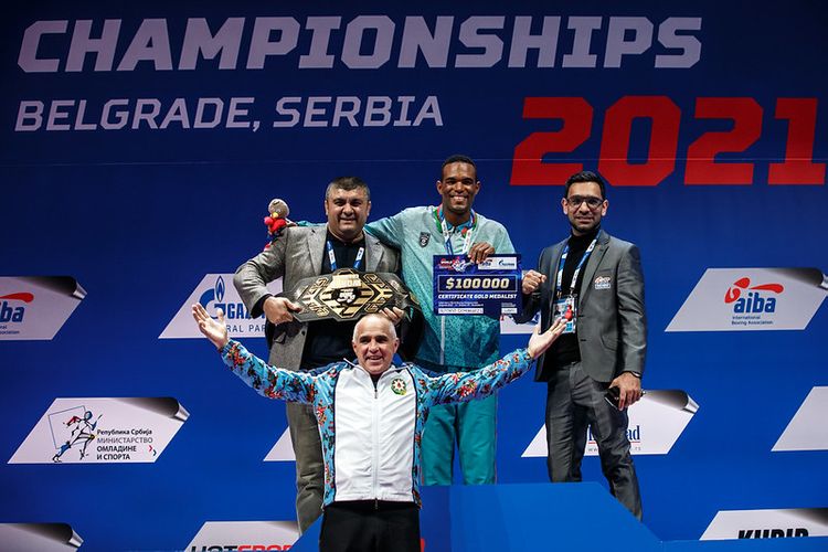 Alfonso Dominqes fəxri kürsünün ən yüksək pilləsində - FOTOSESSİYA