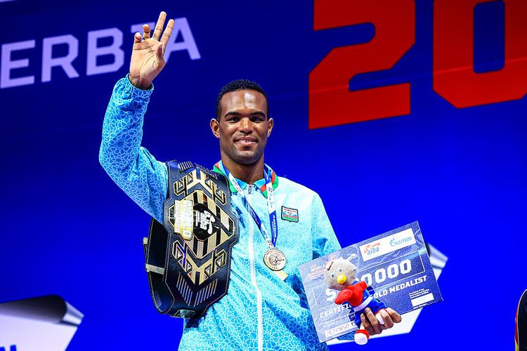 Alfonso Dominqes fəxri kürsünün ən yüksək pilləsində - FOTOSESSİYA