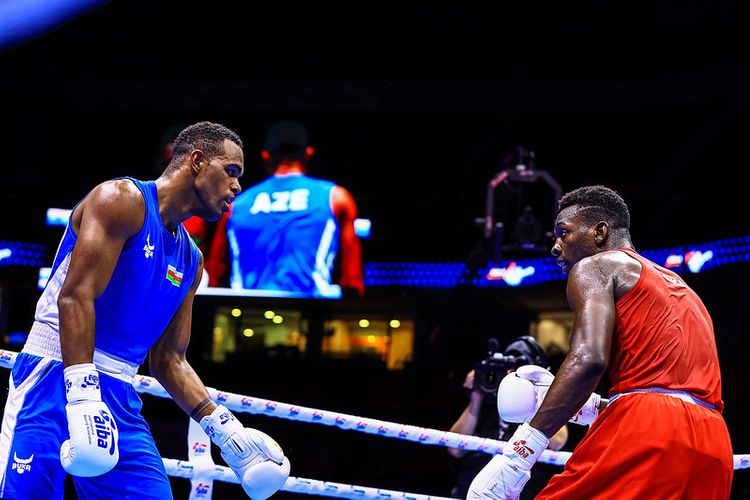 Alfonso Dominqes fəxri kürsünün ən yüksək pilləsində - FOTOSESSİYA