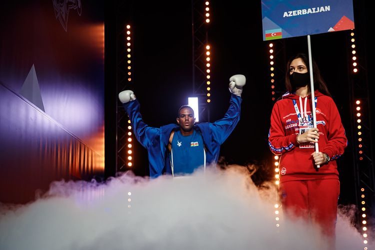 Alfonso Dominqes fəxri kürsünün ən yüksək pilləsində - FOTOSESSİYA