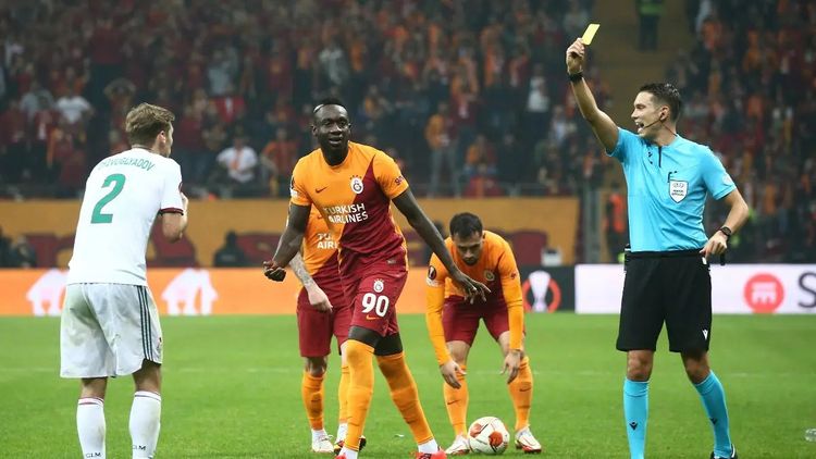 Sabiq FİFA hakimi: “Qalatasaray” – “Lokomotiv” oyunu yenidən keçirilməlidir”