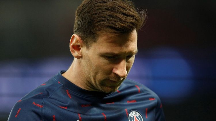 Messi meydana qayıdır