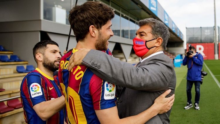 Pike “Barselona”dan gedir – şərti var