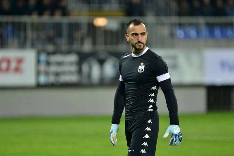 Millimizin sabiq qapıçısı yenə əvəzedici komandaya göndərildi