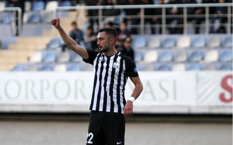 “Neftçi” azarkeşlərlə problem yaşayan futbolçusu ilə bağlı radikal qərar verməyə tələsmir