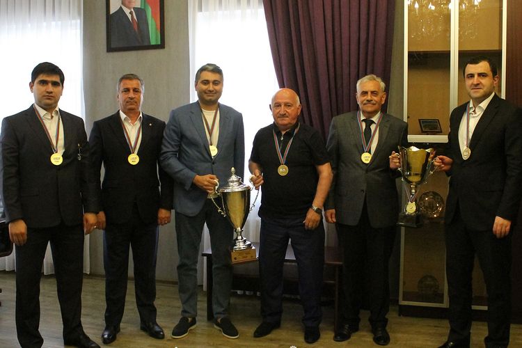 “Neftçi”də peşəkarlar çalışmır, klub həvəskar səviyyədə idarə olunur” - SORĞU