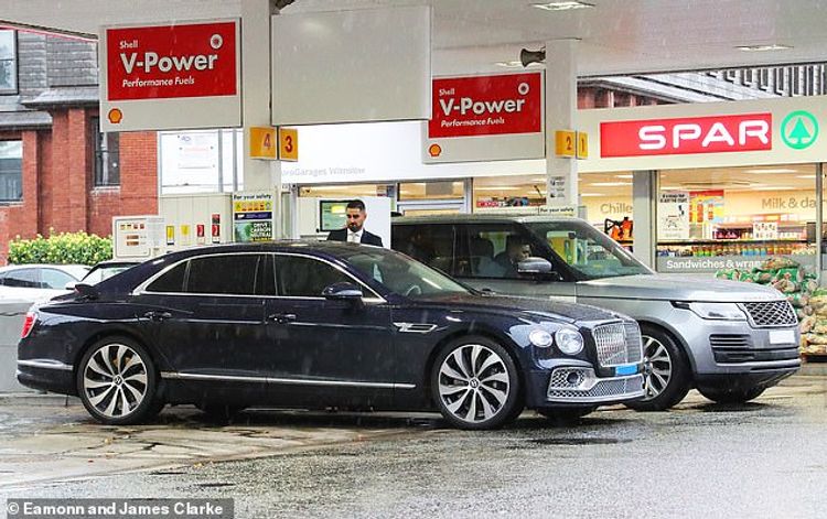 Ronaldonun “Bentley Flying Spur”u benzinsiz qaldı