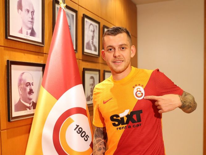 Ölkə futbolunun problemi haqda: “Futbolçuları Azərbaycana satırlar”