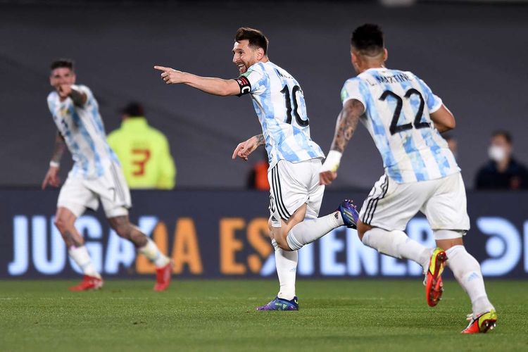 Messi Levandovskiyə çatdı