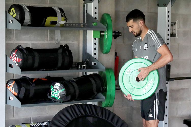 Mahir Emreli Varşavadan paylaşım etdi: “Kimsə mənə...”
