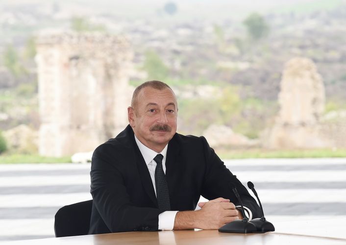 Millimizin futbolçusu Prezident İlham Əliyevin Füzulidəki görüşündə iştirak etdi - FOTO