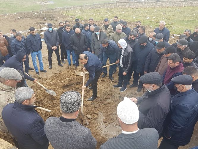 Elnur Əşrəfoğlu dəfn olundu - FOTO