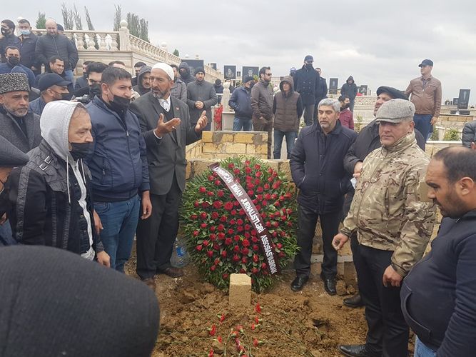 Elnur Əşrəfoğlu dəfn olundu - FOTO