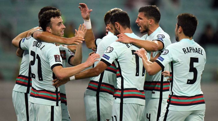 Meydana azarkeşlər girdi - Azərbaycan - Portuqaliya oyununda