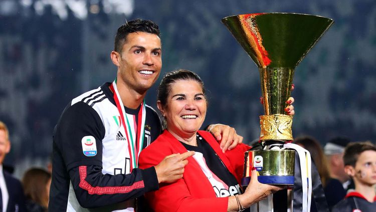“Ölməmişdən əvvəl “Sportinq”də oynamasını görmək istəyirəm” – Ronaldonun anası