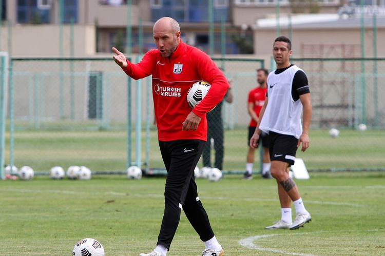 “Neftçi”də rəhbərliyin qərarına qarşı çıxdı – Samir Abasov