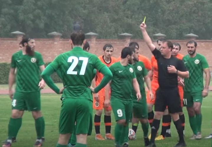 Hakimləri döyən futbolçular ağır cəzalandırılıb