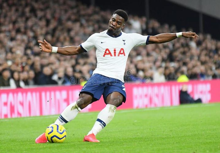 “Real” klubsuz qalan futbolçu ilə maraqlanır
