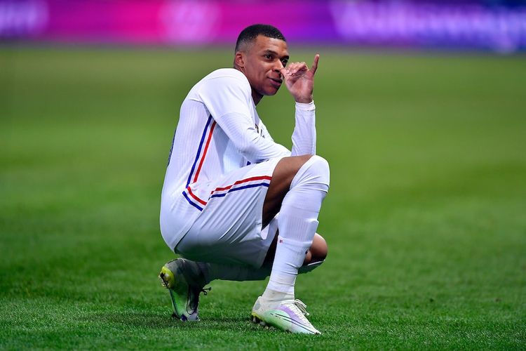 Mbappe Puşkaşla eyni siyahıda