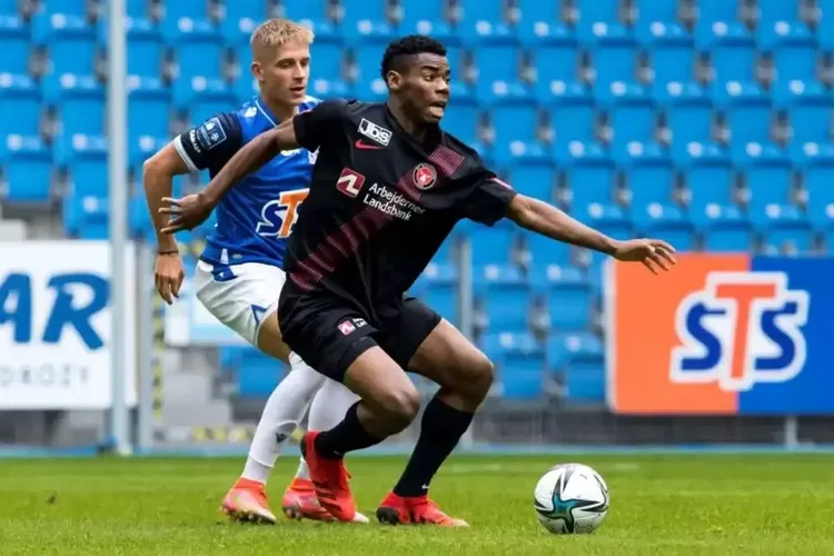 “Fənərbaxça” eyni klubdan 3 futbolçu istəyir