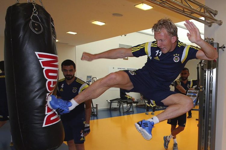 Millinin sabiq futbolçusu rinqə çıxır