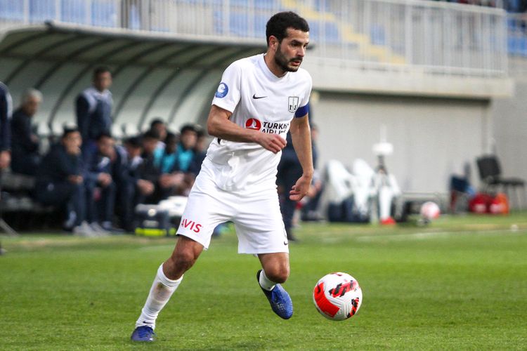Emin Mahmudov: “O, cərimələri bağışlayırdı, futbolçuların pulunu kəsirdi”