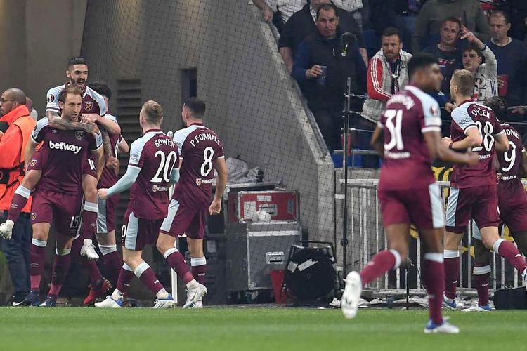 46 ildən sonra yarımfinala yüksəldi