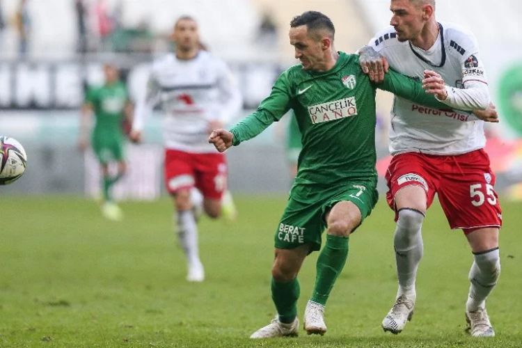 Namikli “Bursaspor”dan qolsuz sülh