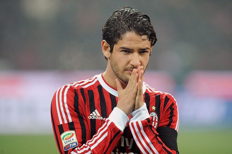 Pato “Milan”a qayıtmağa hazır olduğunu açıqladı
