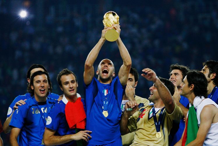 AFFA-nın baş katibi hansı komandaya və futbolçuya azarkeşlik edir?