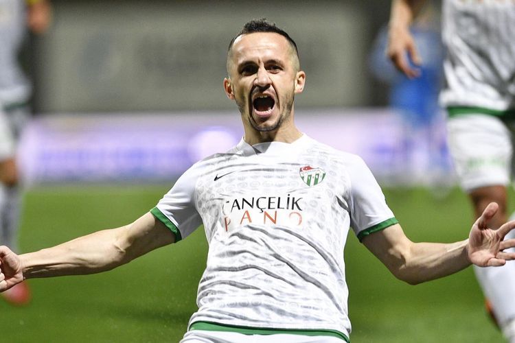 Namik “Bursaspor”da bombardir oldu