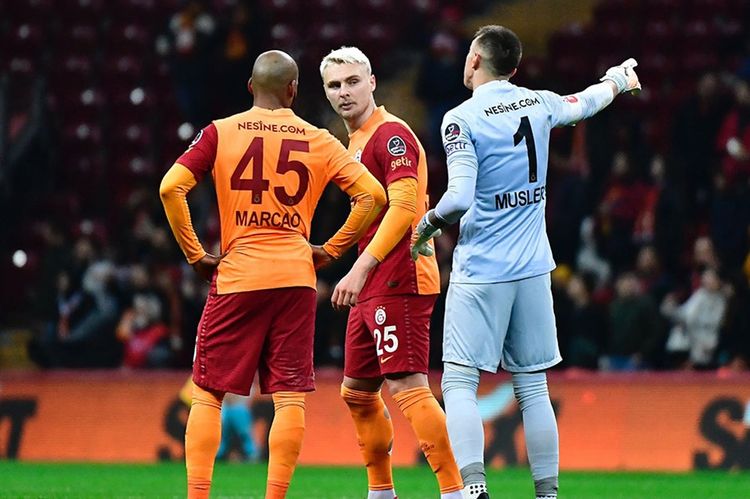 “Qalatasaray”ın müdafiəçisini “Sevilya” və “Milan” istəyir