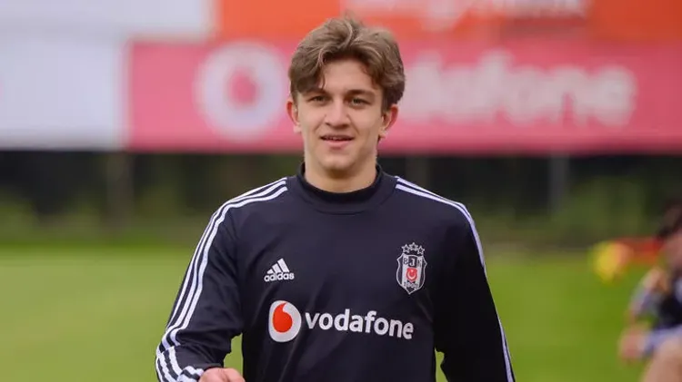 “Beşiktaş”ın müdafiəçisinə A seriyasından təklif