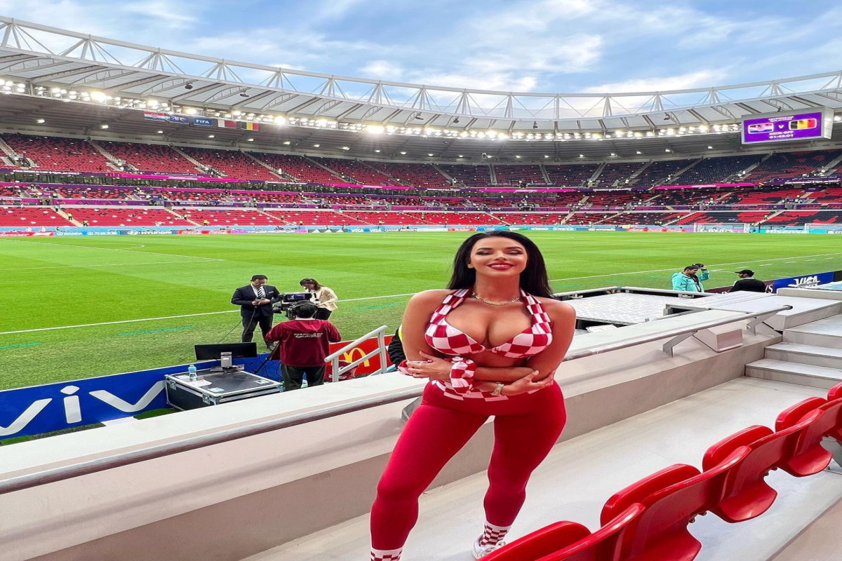 "Miss Xorvatiya" yenə açıq-saçıq geyimi ilə stadionda  - FOTOLENT 