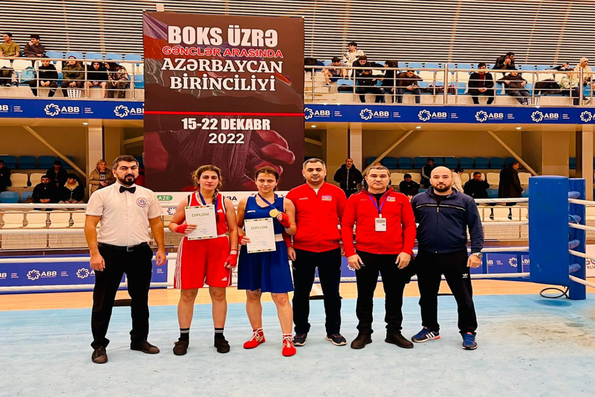 Oğlan boksçuların yarışında yarımfinalçılar, qızlarda ölkənin ən güclüləri bəlli oldu 