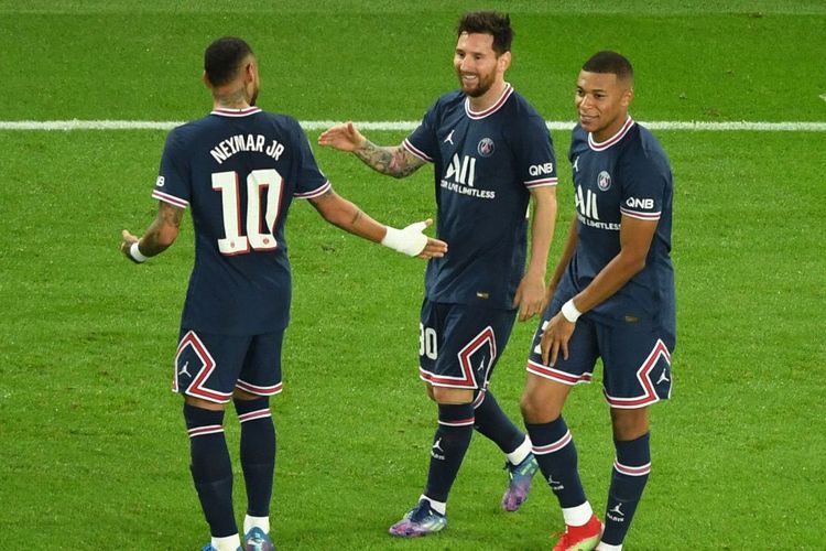 Dünyanın ən çox qazanan futbolçuları - ADLAR
