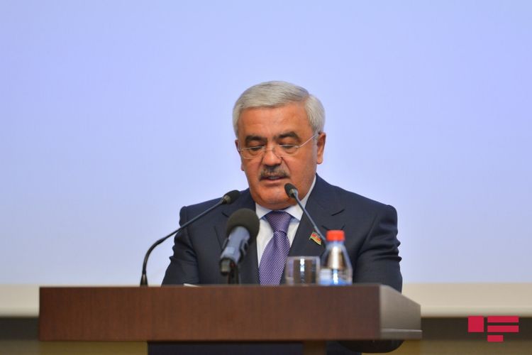 Rövnəq Abdullayev prezidentlikdən azad edildi