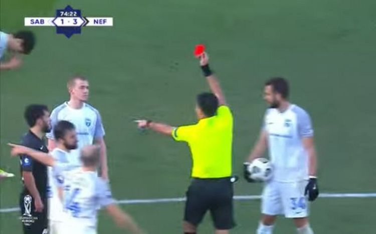 “Sabah” – “Neftçi”: “2 penalti və daha 2 qırmızı vərəqə verməli idi”