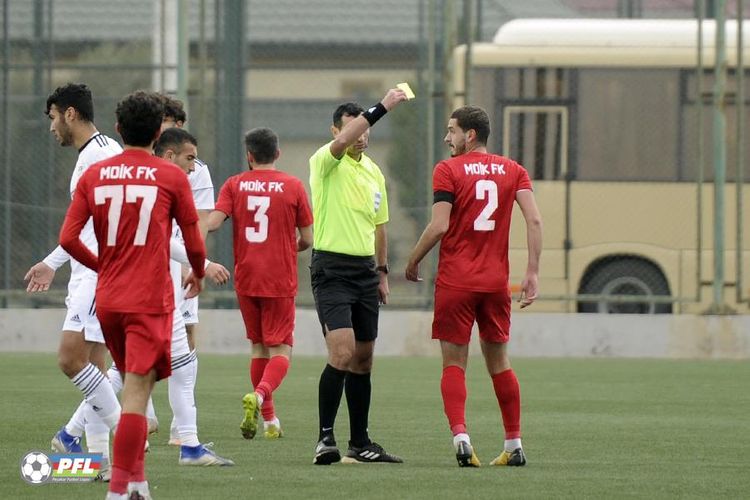Hakimləri təhqir edən futbolçuya ağır cəza