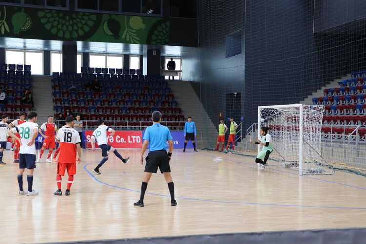 Azərbaycan çempionatında 8 oyunluq cəza – hakimi döymək istədiyi üçün