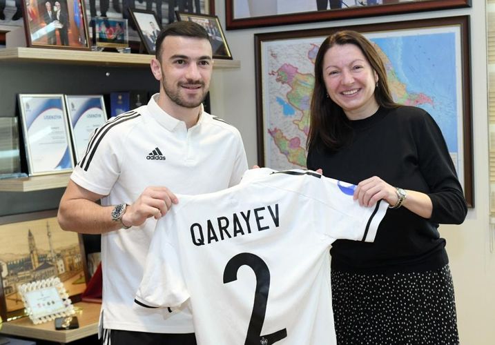 Qara Qarayevə dərəcə verildi