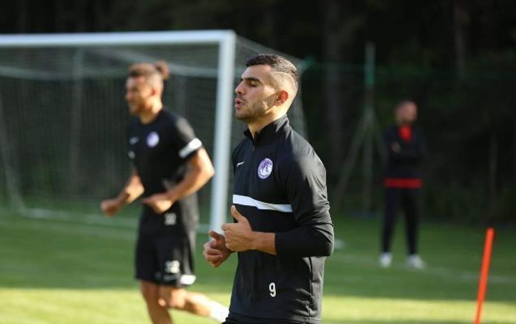 Vüsal oynamadı, komandası qalib gəldi