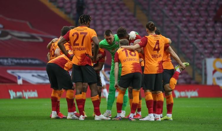 “Qalatasaray”ın iki futbolçusu koronavirusa yoluxdu