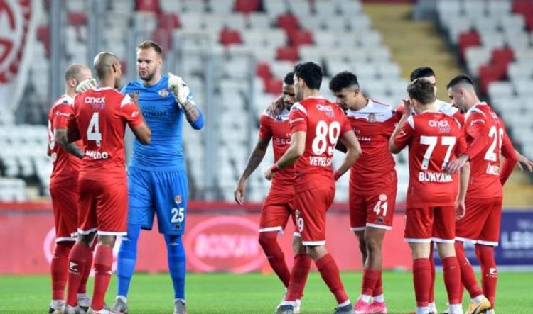 Koronavirusa görə 4 futbolçu Superkubokun heyətindən çıxarıldı