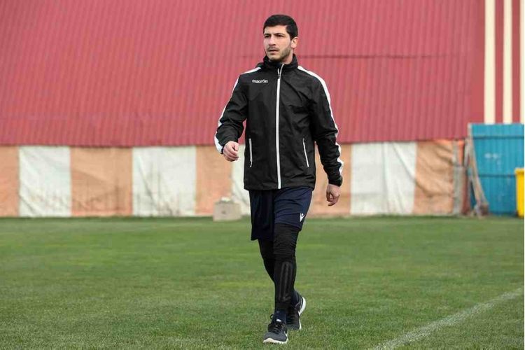 12 dəqiqə oynayan futbolçu “Səbail”dən getdi
